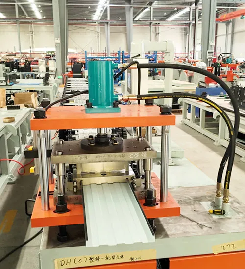  metal roof panel roll forming machine.webp